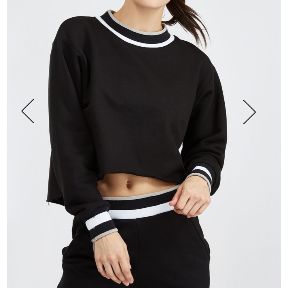 NWOT TWENTY CROPPED SWEATSHIRT BLACK STRIPE COLLAR